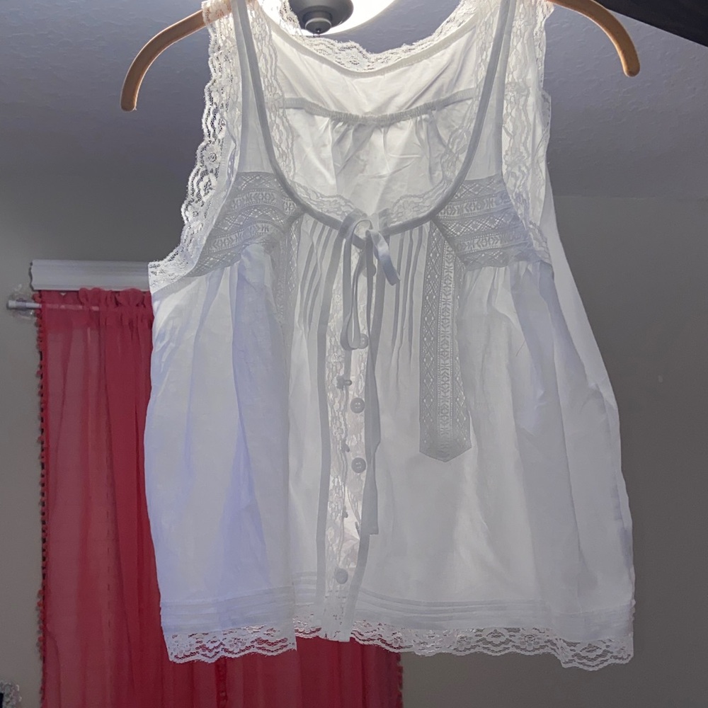 White Lace Sleeveless Top💐🌻🌷